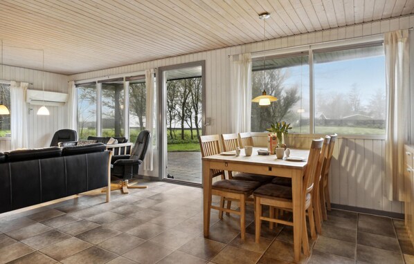 Interior - Amazing home in Løkken with WiFi (Løkken)