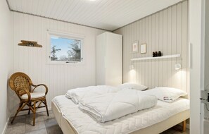 3 bedrooms, free WiFi - Amazing home in Løkken with WiFi (Løkken)