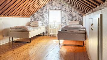 4 bedrooms, travel crib, free WiFi