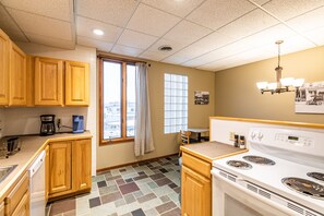 冰箱、微波炉、烤箱、炉灶