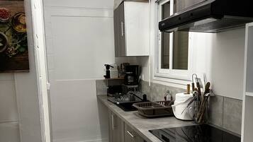 Refrigerador, microondas, horno, placa de cocina