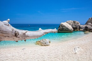 Beach towels - Cala Viola Trilo 1.5Km With Shared Pool, Orosei, Italy (Orosei)