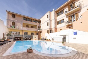 Pool - Cristal Blu Mono 3 With Shared Pool, Santa Teresa Gallura, Italy (Santa Teresa Gallura)
