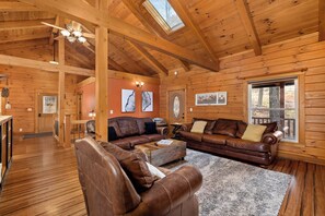 Fernseher, Kamin, Tischfußball