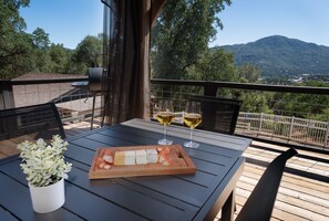 Outdoor dining - Yosemite zen, Pool, Hot tub, Private suite and Views! (oakhurst)