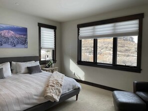 4 Schlafzimmer, Schreibtisch, Bügeleisen/Bügelbrett, Reisekinderbett