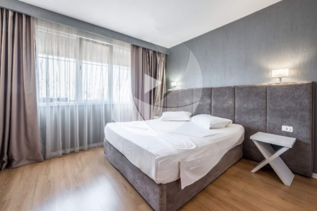 Comfort-Doppel- oder -Zweibettzimmer, 1 Schlafzimmer, Poolzugang, Stadtblick | Bettwäsche aus ägyptischer Baumwolle, hochwertige Bettwaren