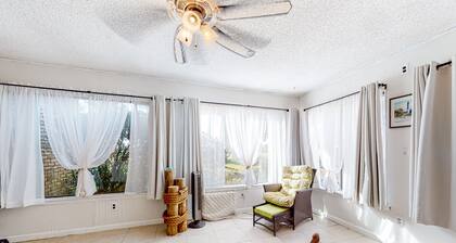 Dog-friendly coastal townhome with golf course views, patios, & washer/dryer