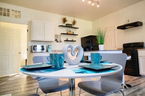 Dining - Home - Downtown, Htx - Med center - Sunrise Cove (Houston)