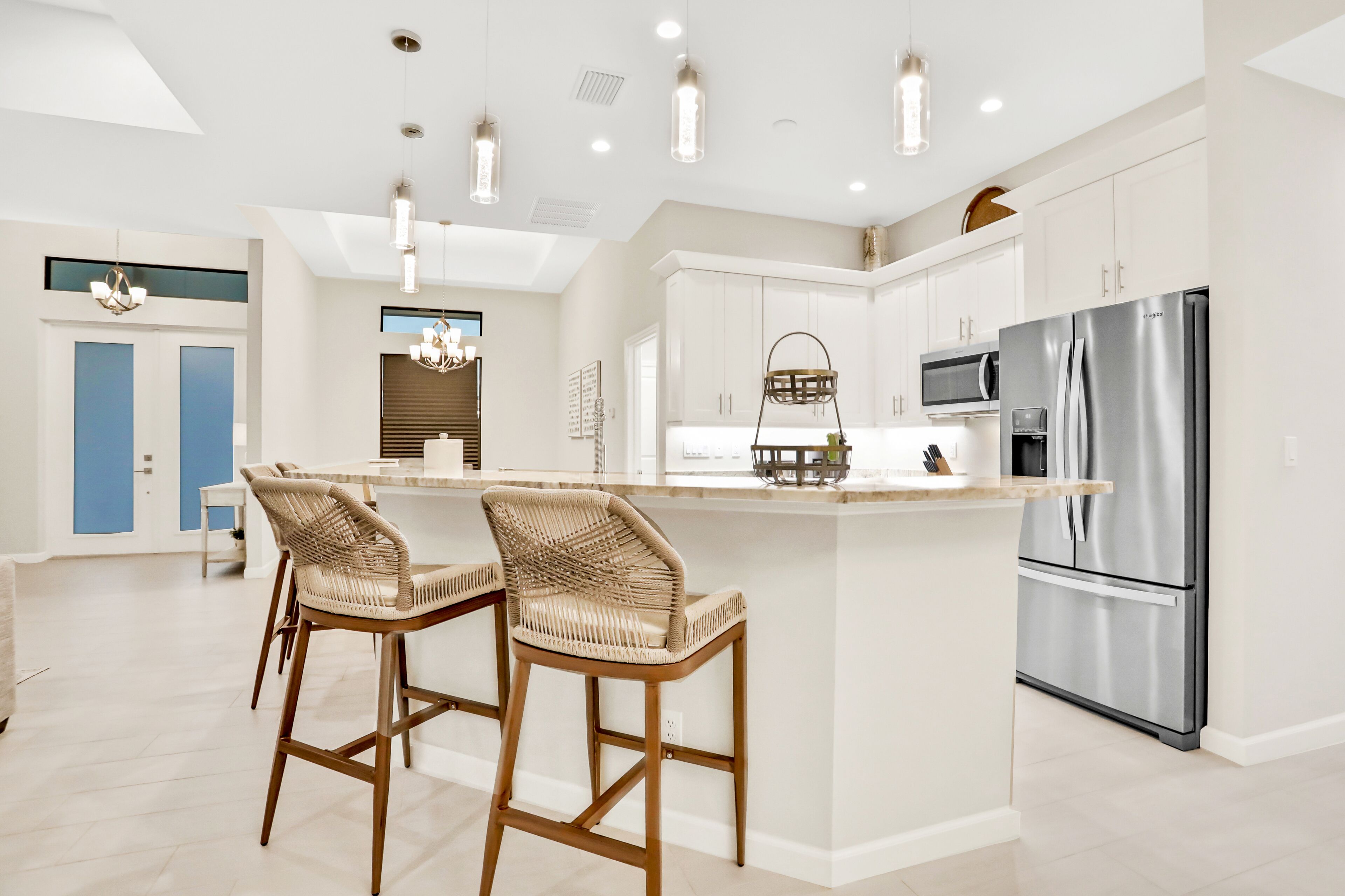 ثلاجة، ميكروويف، فرن، موقد طهي مسطح