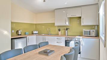 Fridge, oven, stovetop, toaster