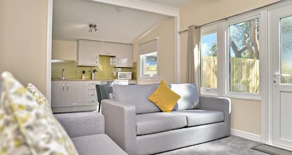 Silver Chalet 3 bedroomHot Tub (slps 6)