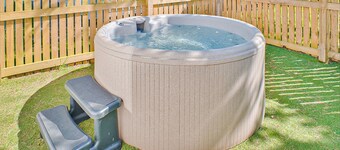 Silver Chalet 3 bedroomHot Tub (slps 6)