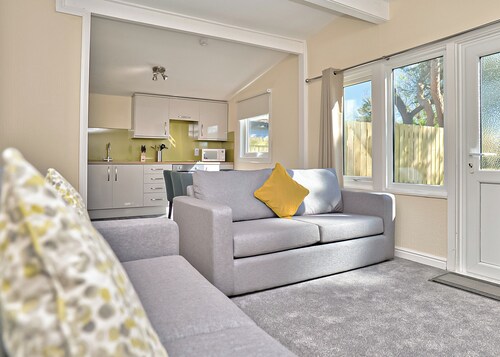 Silver Chalet 3 bedroomHot Tub (slps 6)