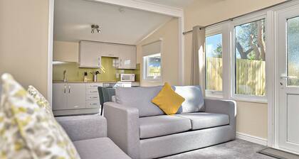 Silver Chalet 3 bedroomHot Tub (slps 6)