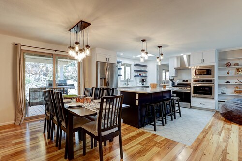 Wonderful Updated Single Level Retreat w/ Backyard Oasis, Pet Friendly, A/C, Hot Tub, Private Patio