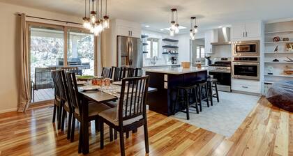 Wonderful Updated Single Level Retreat w/ Backyard Oasis, Pet Friendly, A/C, Hot Tub, Private Patio