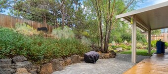 Wonderful Updated Single Level Retreat w/ Backyard Oasis, Pet Friendly, A/C, Hot Tub, Private Patio