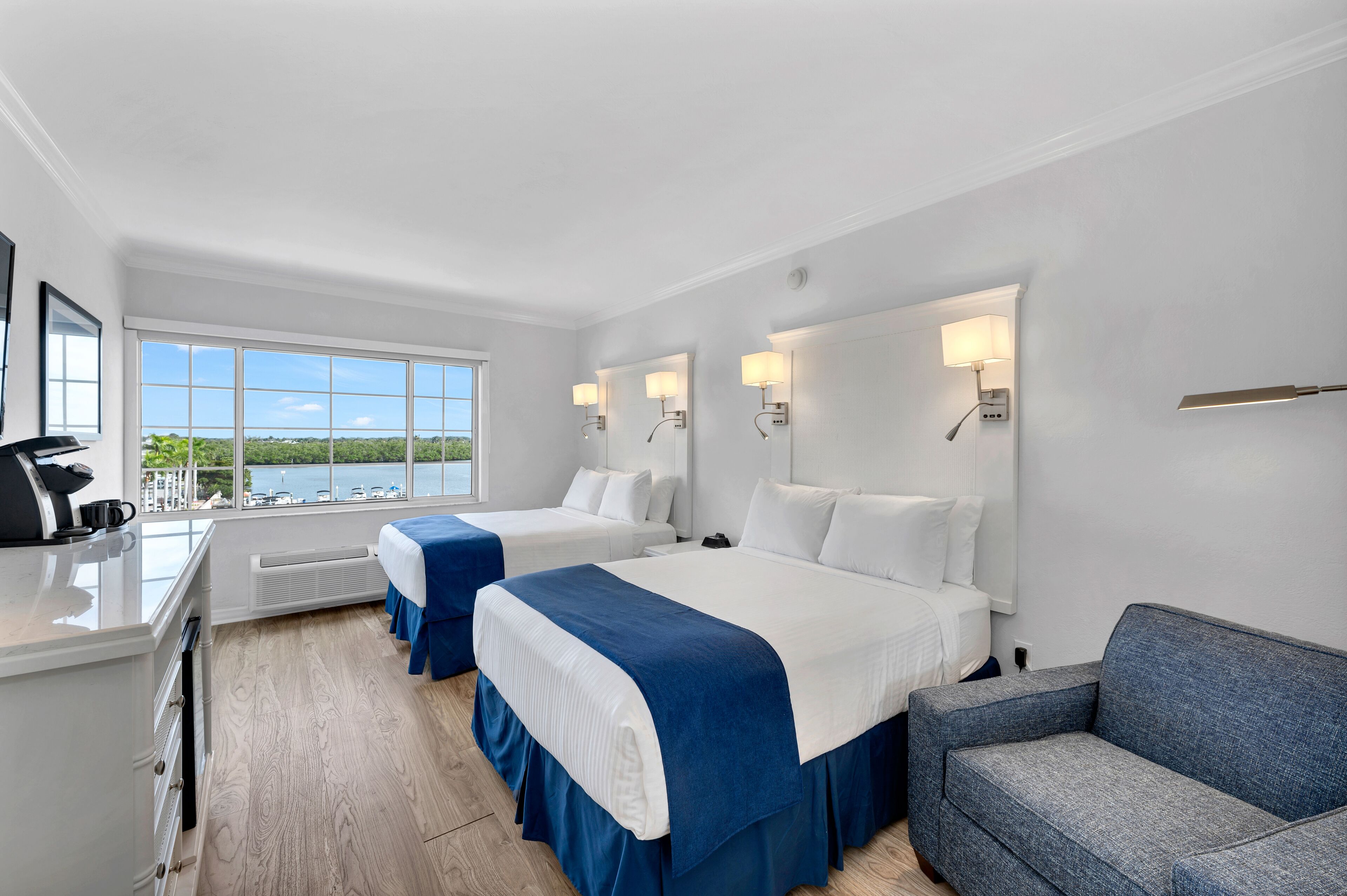 Hidden Gem In Florida! Beautiful Unit w/ City Views, Pool, Hot Tub & Gym!