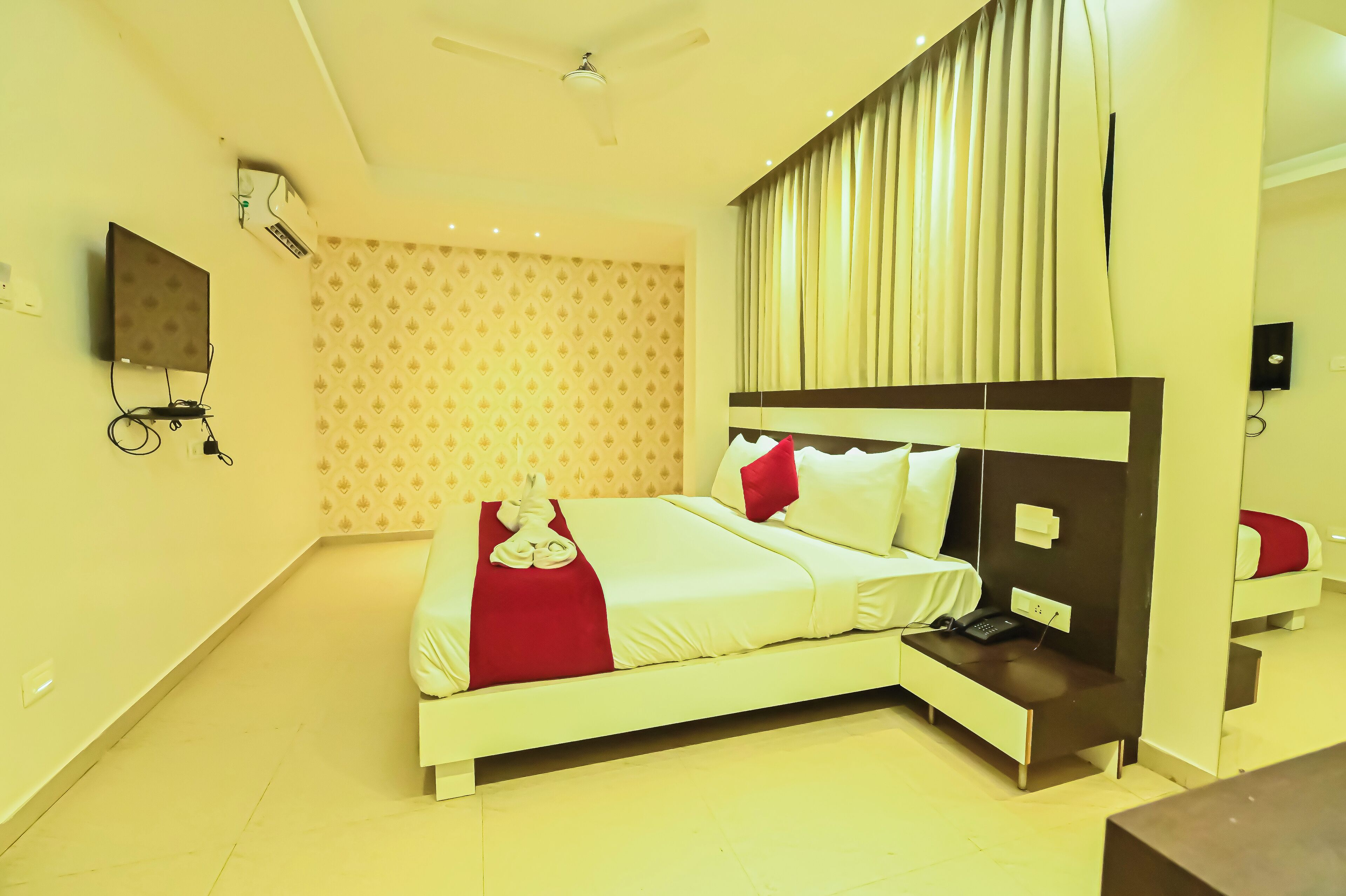 Egyptian cotton sheets, premium bedding, down comforters, pillowtop beds