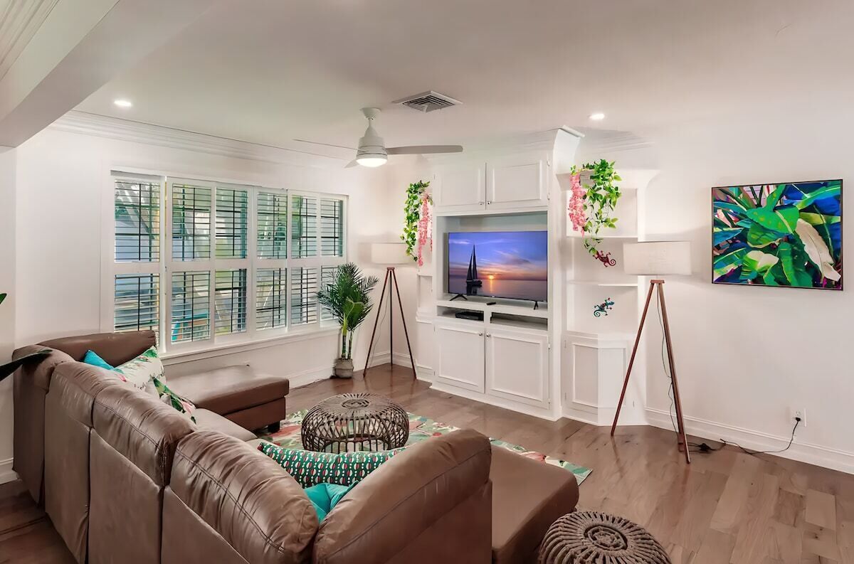 5br Beach Oasis! Heated Pool, 10 Min To Beach - West Palm Beach, FL