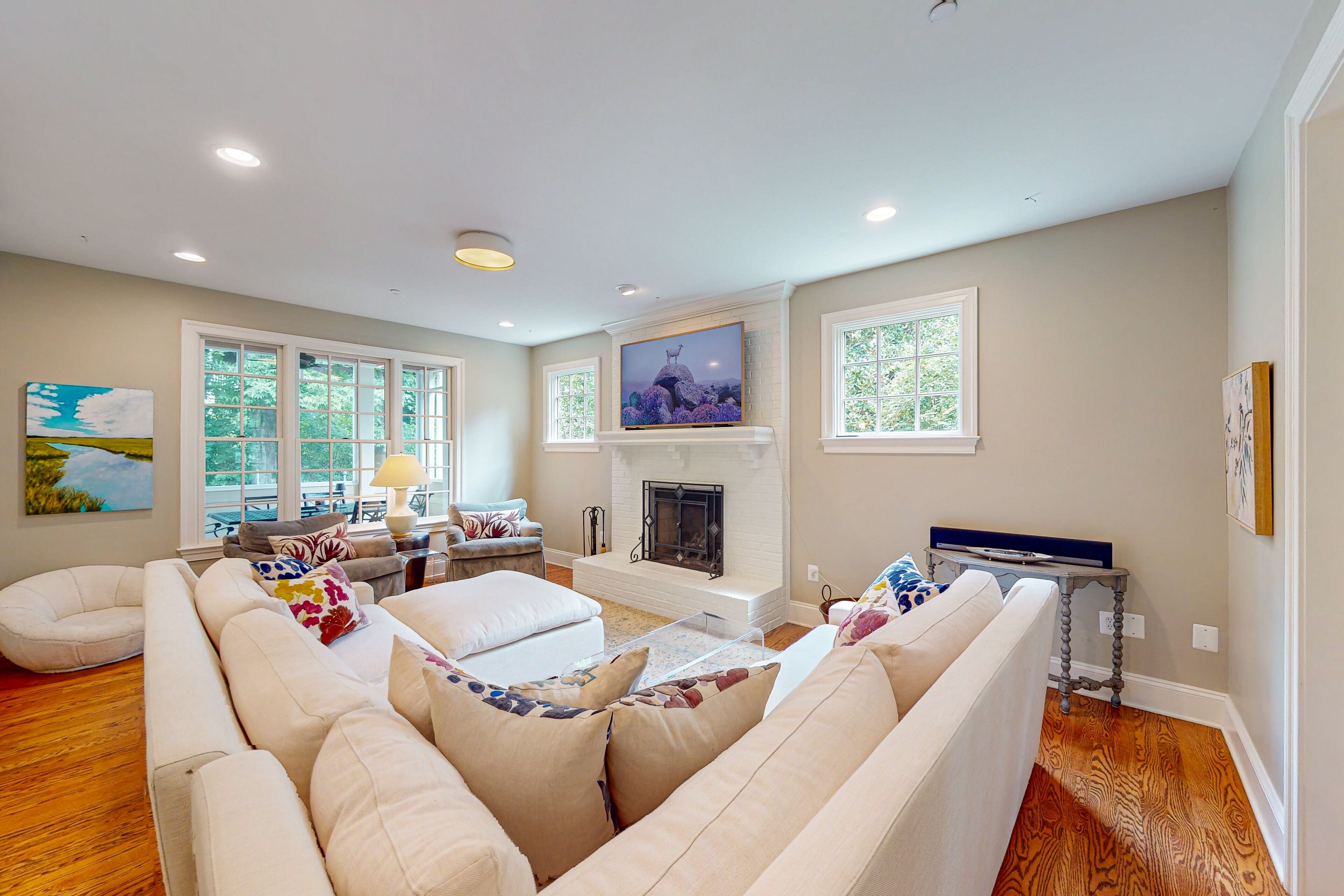 3-story home near river with patio, firepit, Ping-Pong, grill and wood fireplace