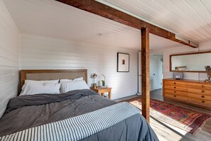 Schreibtisch, Bügeleisen/Bügelbrett, WLAN