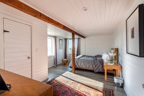 1 bedroom, desk, iron/ironing board, WiFi