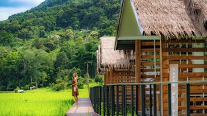 A wooden structure with a thatched roof, a wooden deck, and a sign reading "SAPAN DEE VIEW". - Sapan Dee View (Bo Kluea)