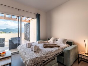 1 bedroom, iron/ironing board, WiFi