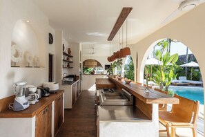 Fridge, oven, coffee/tea maker, electric kettle