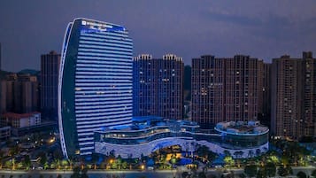 المنشأة من الخارج