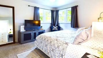 3 habitaciones, escritorio, tabla de planchar con plancha y wifi