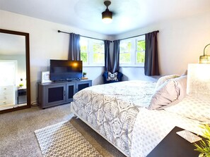 3 bedrooms, desk, iron/ironing board, WiFi - Now with air conditioning! (Corvallis)