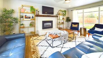 Televisión y chimenea