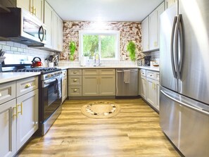 Fridge, microwave, oven, stovetop - Now with air conditioning! (Corvallis)