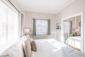 3 bedrooms, desk, iron/ironing board, travel crib