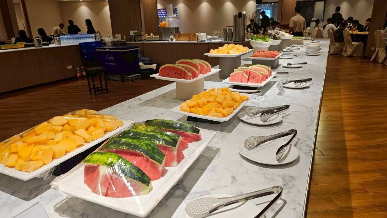 Daily buffet breakfast for a fee