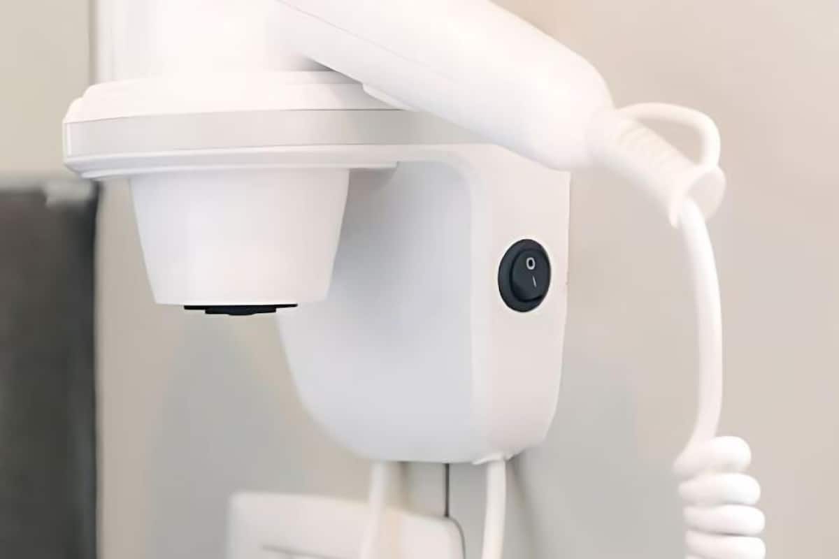 Badkamervoorzieningen | Een douche, een regendouche, gratis toiletartikelen, een haardroger
