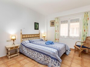 2 bedrooms, iron/ironing board, Internet