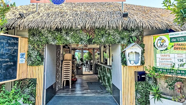 A mini golf course with a thatched roof and tropical decor. - L'Alicastre by Interhome (Le Lavandou)