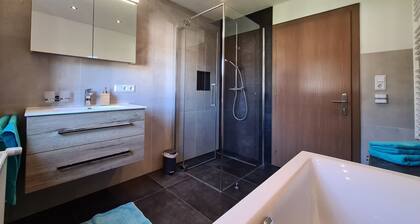Renovated, modern and bright apartment in a quiet location for 2 to 5 people