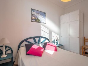 3 室のベッドルーム、アイロン / アイロン台、WiFi