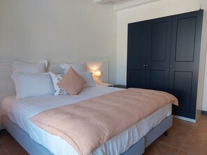 2 bedrooms, desk, iron/ironing board, free WiFi - Villa Art-Déco, 5 mn walk from the city center of Saint-Rémy- Pool, Clim - 4ps (Saint-Rémy-de-Provence)