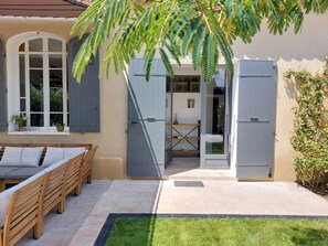 Terrace/patio - Villa Art-Déco, 5 mn walk from the city center of Saint-Rémy- Pool, Clim - 4ps (Saint-Rémy-de-Provence)
