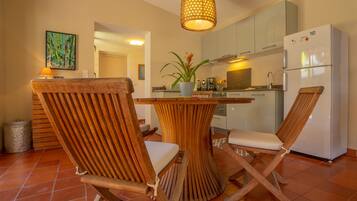 KylskÄp, mikrovÄgsugn, ugn och spishÀll