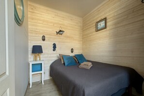2 habitaciones, tabla de planchar con plancha y cuna de viaje