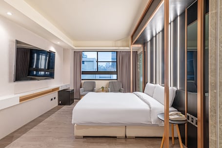 Cortinas blackout, insonorización, wifi gratis y ropa de cama