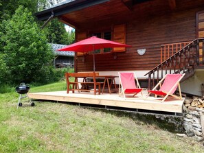 Outdoor dining - Quiet chalet in Abondance, 4 bedrooms, fireplace (Abondance)