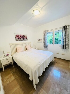 2 bedrooms, iron/ironing board, free WiFi, bed sheets